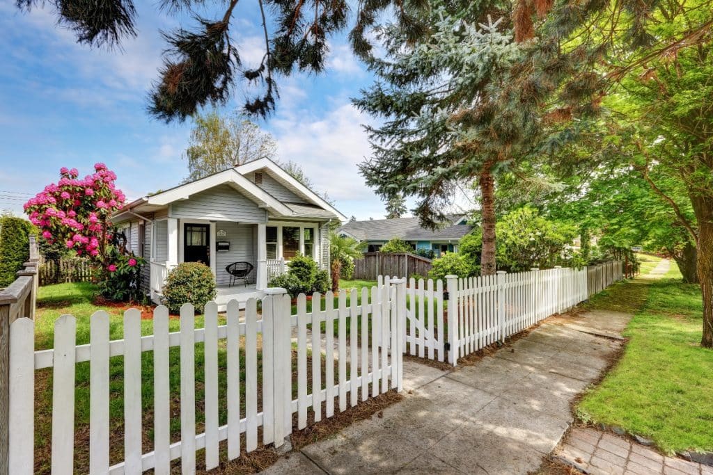 Home_Exterior_craftsman picket fence